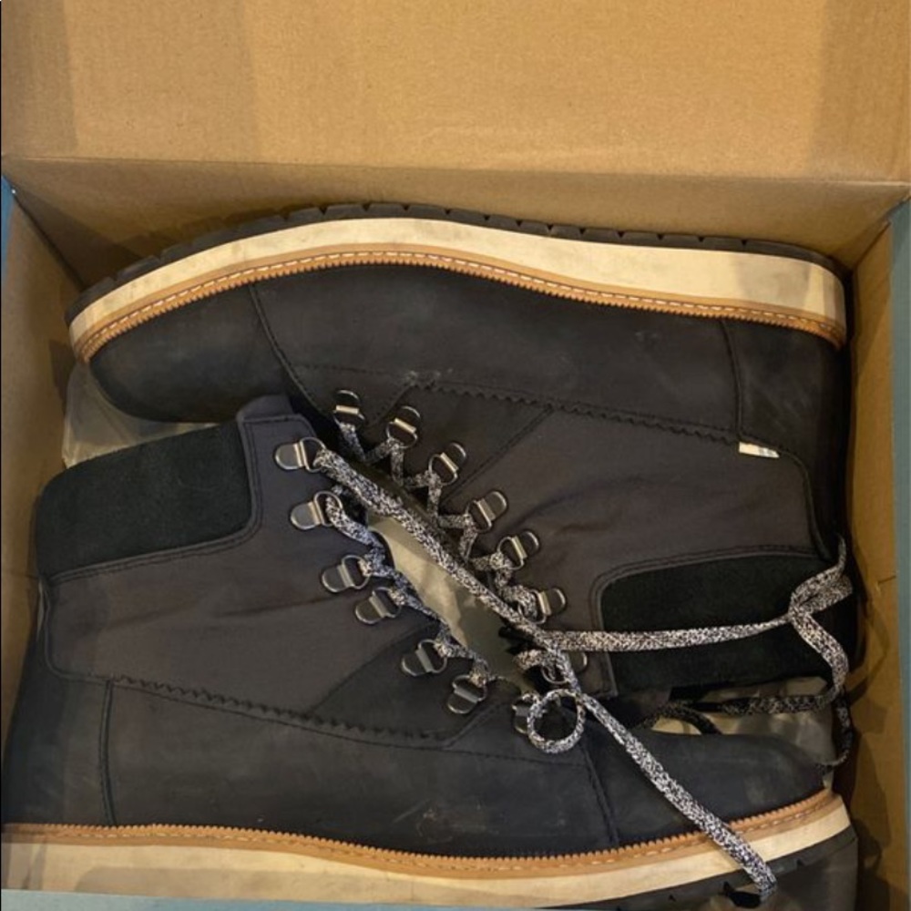 TOMS Mesa waterproof women’s snow boot. SIZE 11